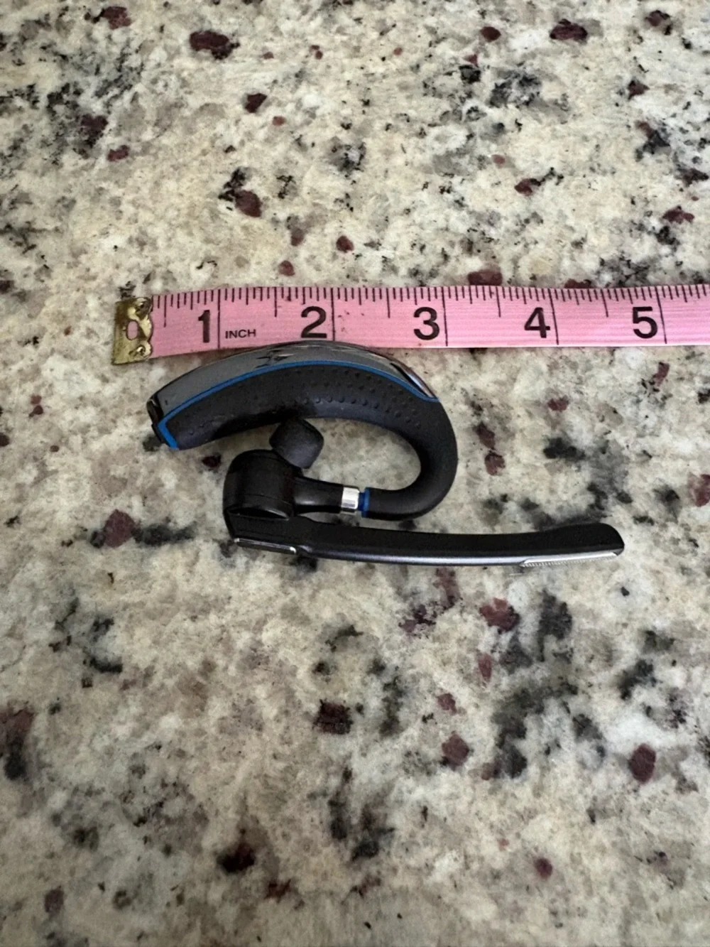 Wireless Bluetooth ear piece Preowned Works No Charger Unbranded
